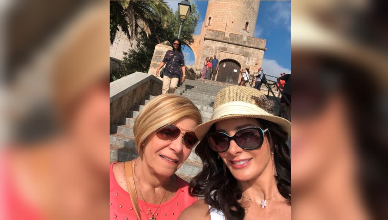 El próximo 29 de julio, Dayanara Torres 
<b><a href="https://www.univision.com/shows/mira-quien-baila/dayanara-de-bailarina-a-jueza-de-mira-quien-baila">debuta como jueza en la sexta edición de Mira Quién Baila </a></b>y para poder viajar a la competencia contará con el apoyo de su fan más fiel e incondicional, Luz Delgado.