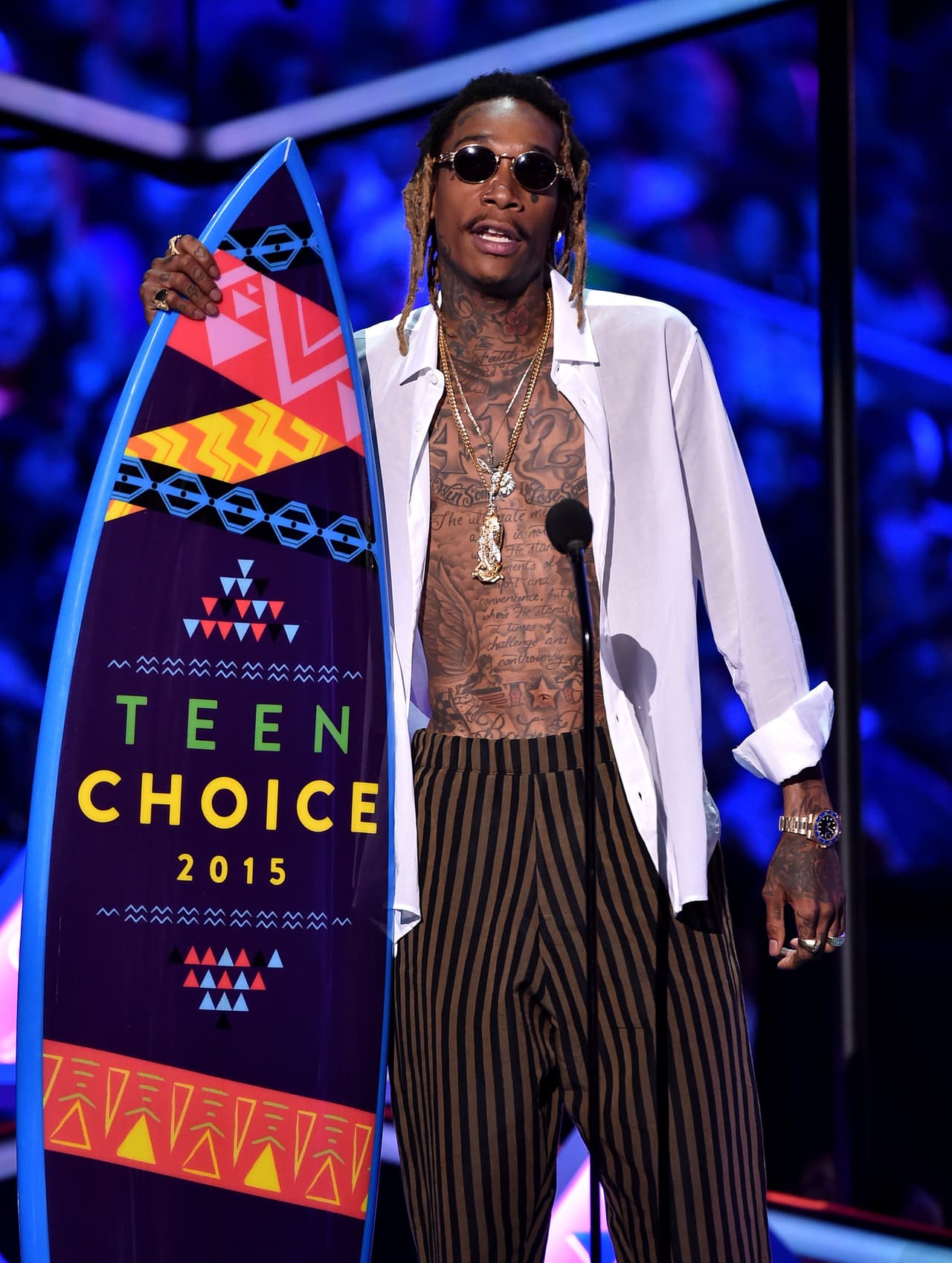 Por supuesto, las emotivas palabras no pudieron faltar, ¿pero qué pasó con su atuendo? Se tomó muy enserio eso de la tabla de surf.