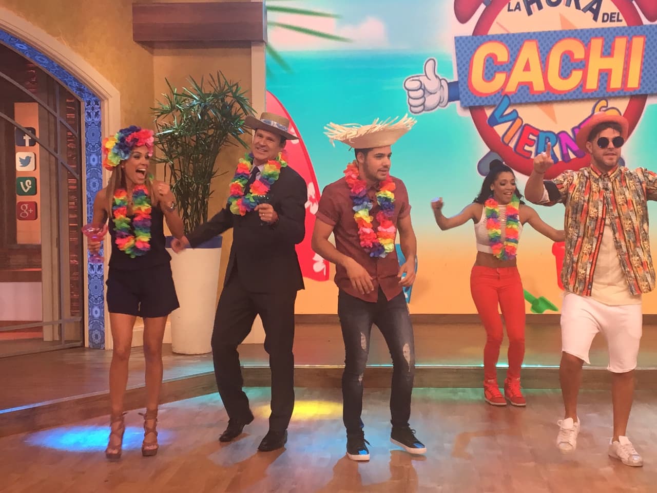 Aunque nos estabamos derritiendo con el calor, no hay Cachi Viernes sin bailar