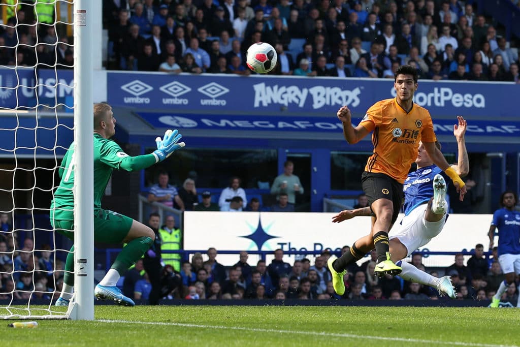 Everton. Raúl debutó contra el Everton en Premier League y marcó el tanto del empate a pase de Neves.