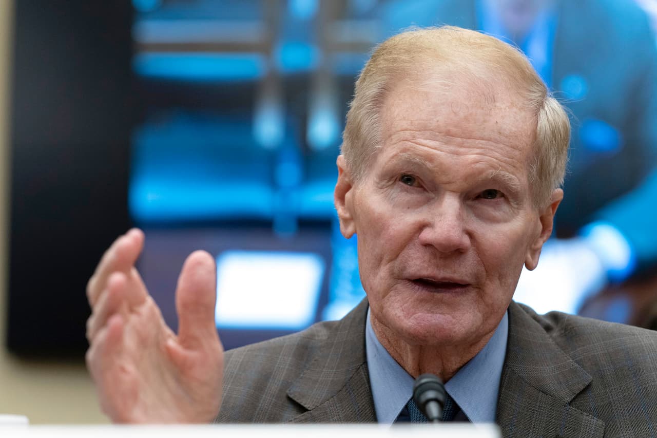 Si votas en Florida, los rusos pueden haberte borrado del registro, según el senador Bill Nelson