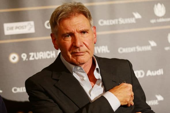 El actor chocó su avión en un campo de golf en Venice, California.