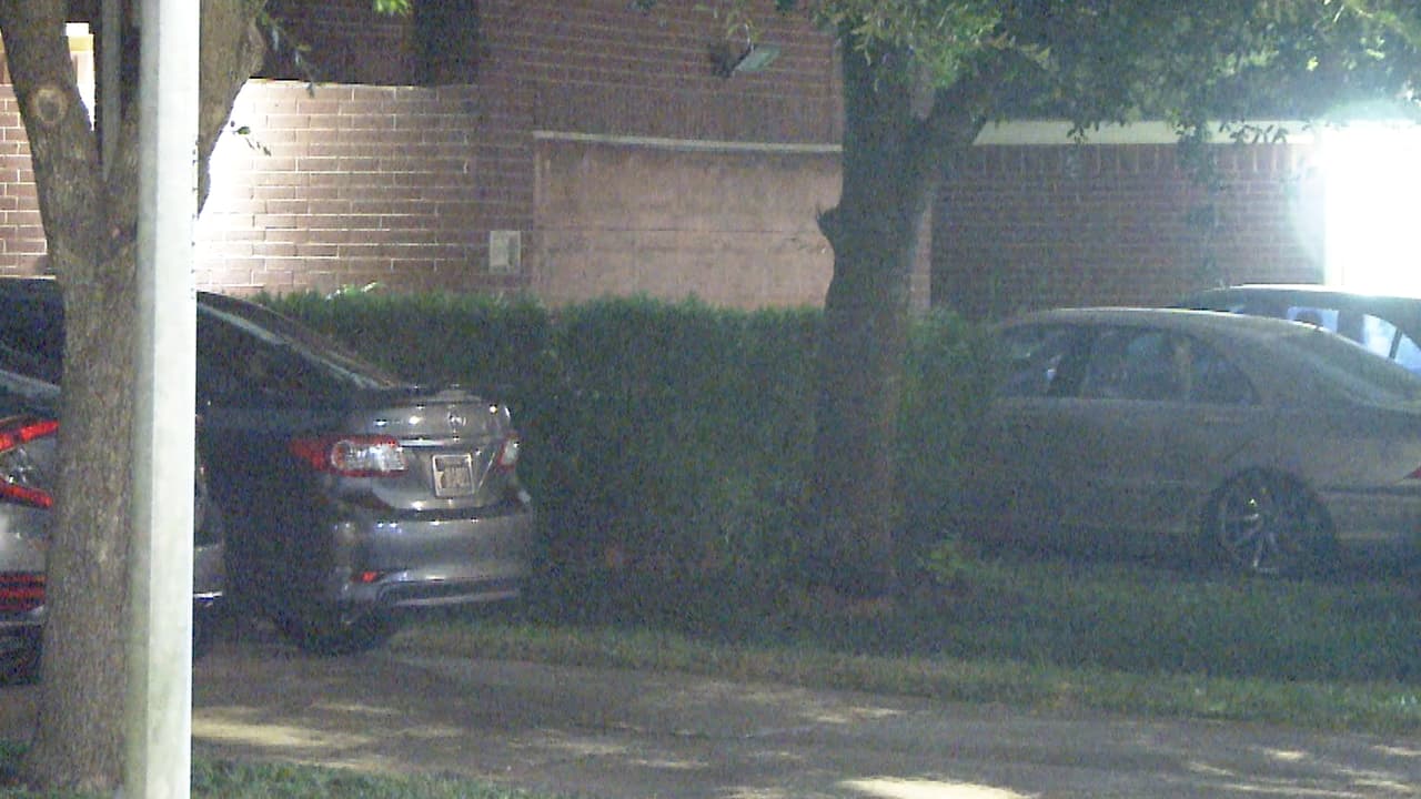 Las autoridades interrogan a las personas que estaban en la vivienda y hasta el momento no saben quién disparó.