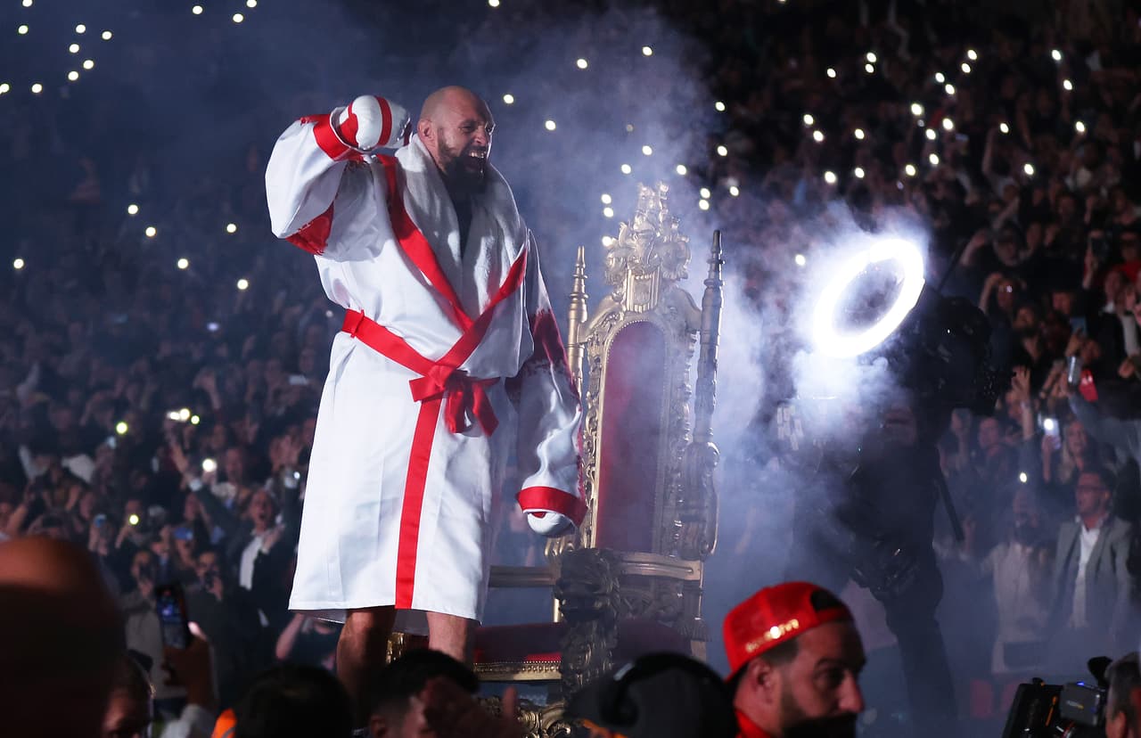Tyson Fury noqueó de forma increíble a Dillian Whyte ante más de 94 mil fans en el Estadio de Wembley para retirarse invicto y dejar un legado inigualable en la división reina del boxeo.