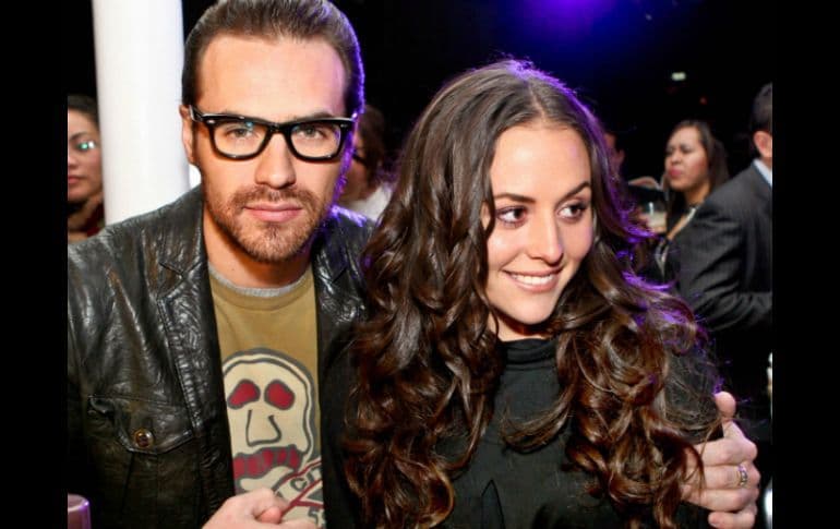 Por su parte 
<b>Jorge Poza, </b>quien en ese entonces estaba casado con Mayrín Villanueva
<b>, </b>presuntamente le habría sido infiel con 
<b>Zuria Vega</b>, actriz con la que compartía créditos en la telenovela ‘Alma de Hierro’. Las críticas no se hicieron esperar y, ya sea por la diferencia de 31 años o la forma en la que que se dio el romance, este no resultó.