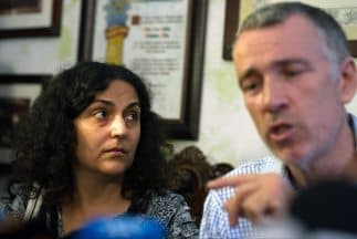 Brett y Neghemeh King perdieron la custodia de su hijo luego de que lo sacaron del hospital por un desacuerdo con los doctores sobre el tratamiento previsto.