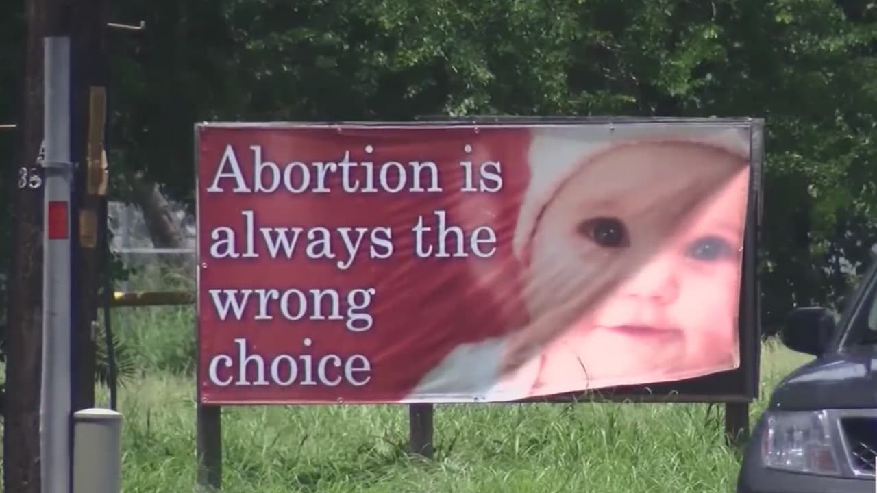 Avanza medida que restringiría el aborto: activistas la llaman “la más extrema del país”