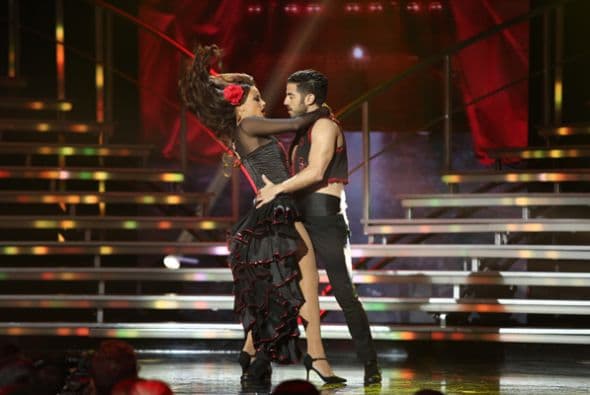 Catherine y el español Borja nos deleitaron con un flamenco pop. Un ritmo que nos contagió y hasta nos dieron ganas de mover las caderas. ¡Venga!