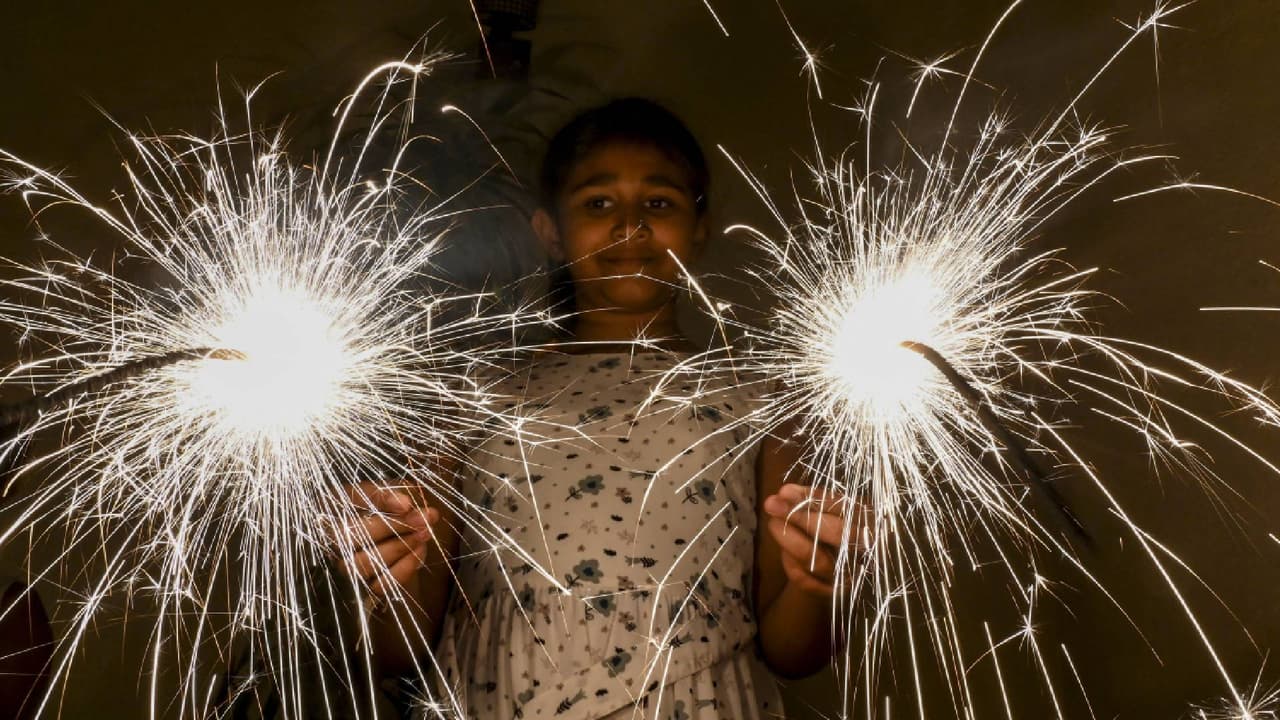 Hasta las luces de bengala pueden ser peligrosas durante las celebraciones del 4 de Julio 