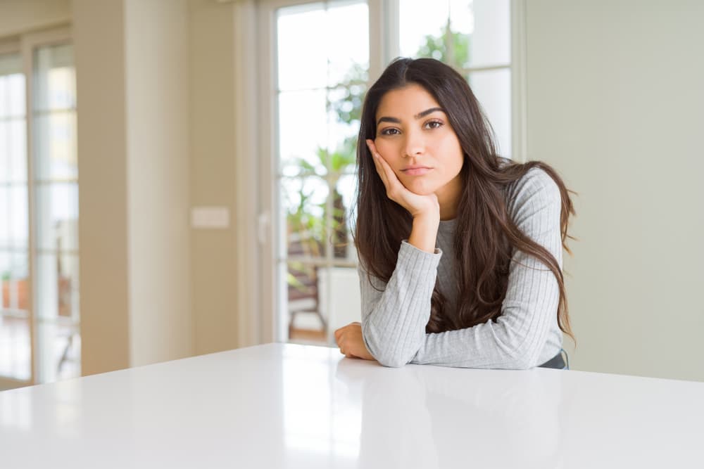 Tienes que aceptar que la vida a veces es aburrida, y apenas pasan cosas. Necesitas poner a descansar tu mente, disfrutar del silencio y tus sentimientos.