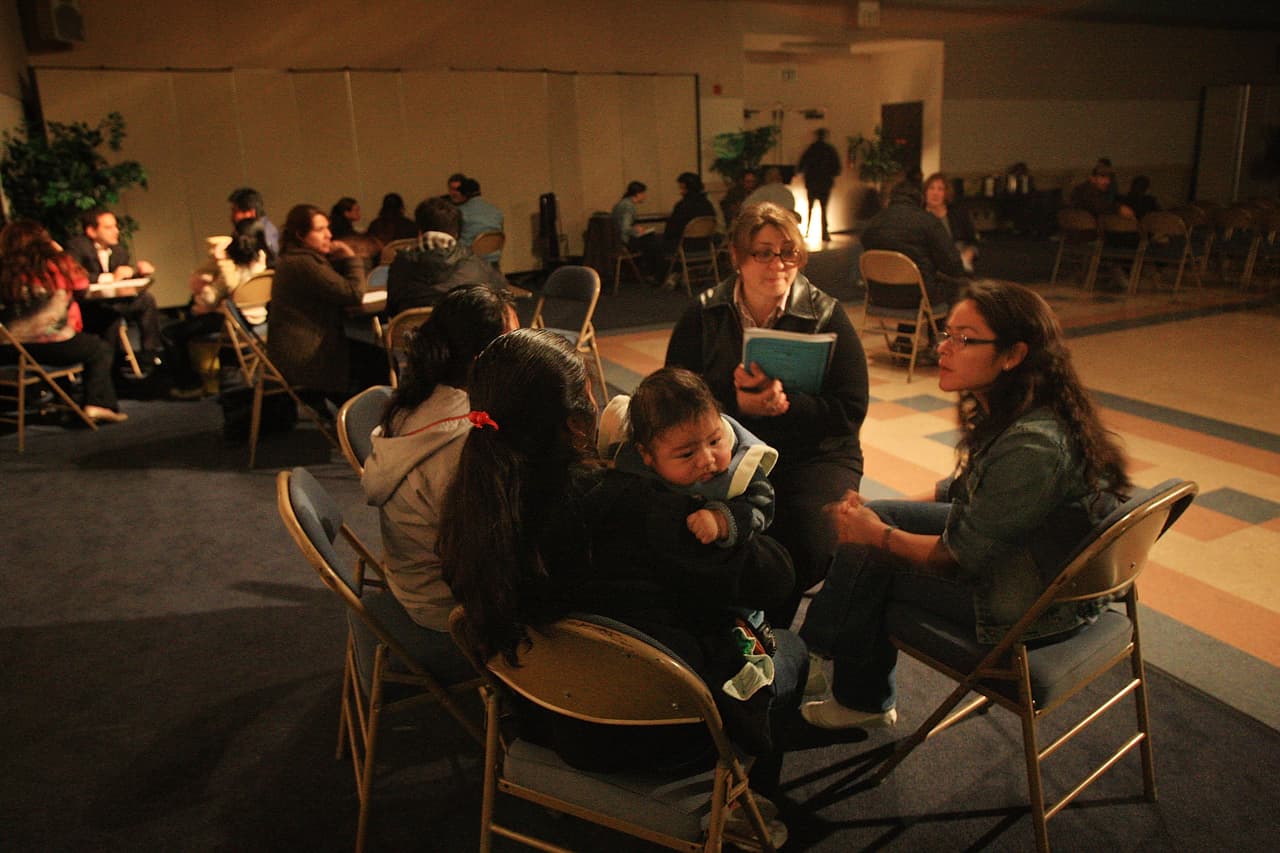 También aconsejan que hablen con su familia y estos sepan qué hacer y como comportarse en caso de un operativo.