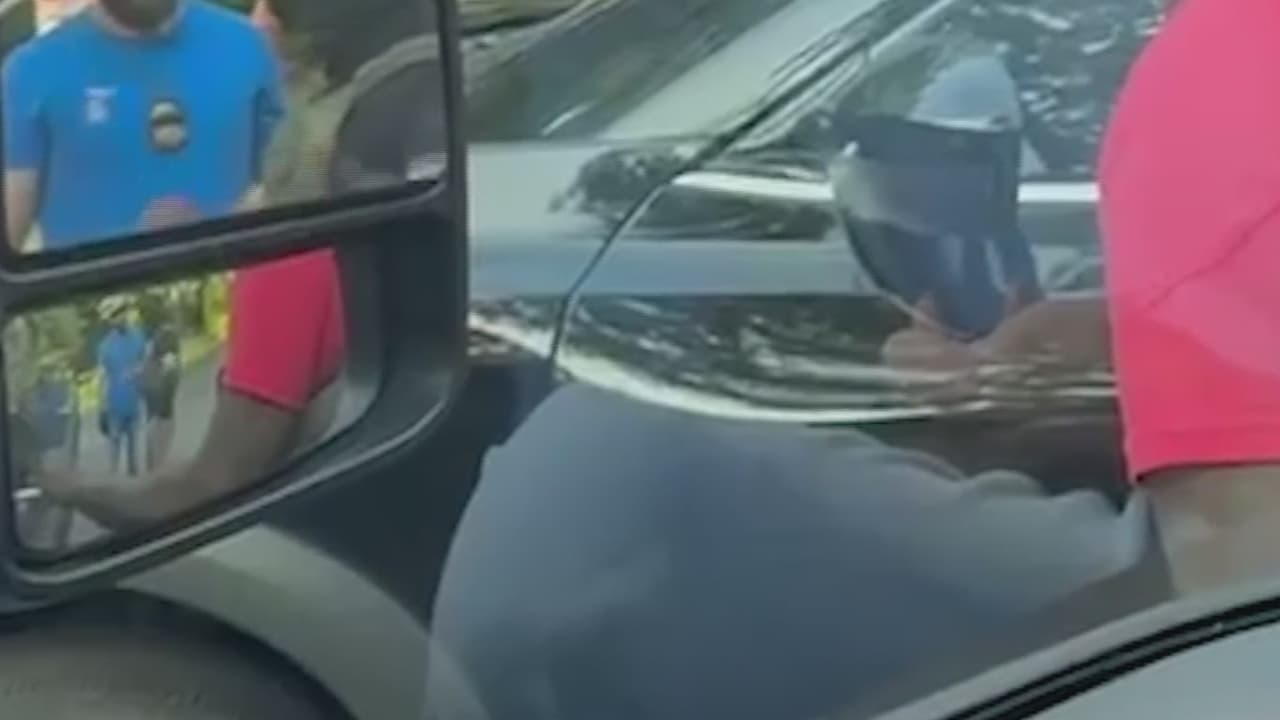 Otro tenso encuentro con presuntos agentes de ICE que quedó grabado en video