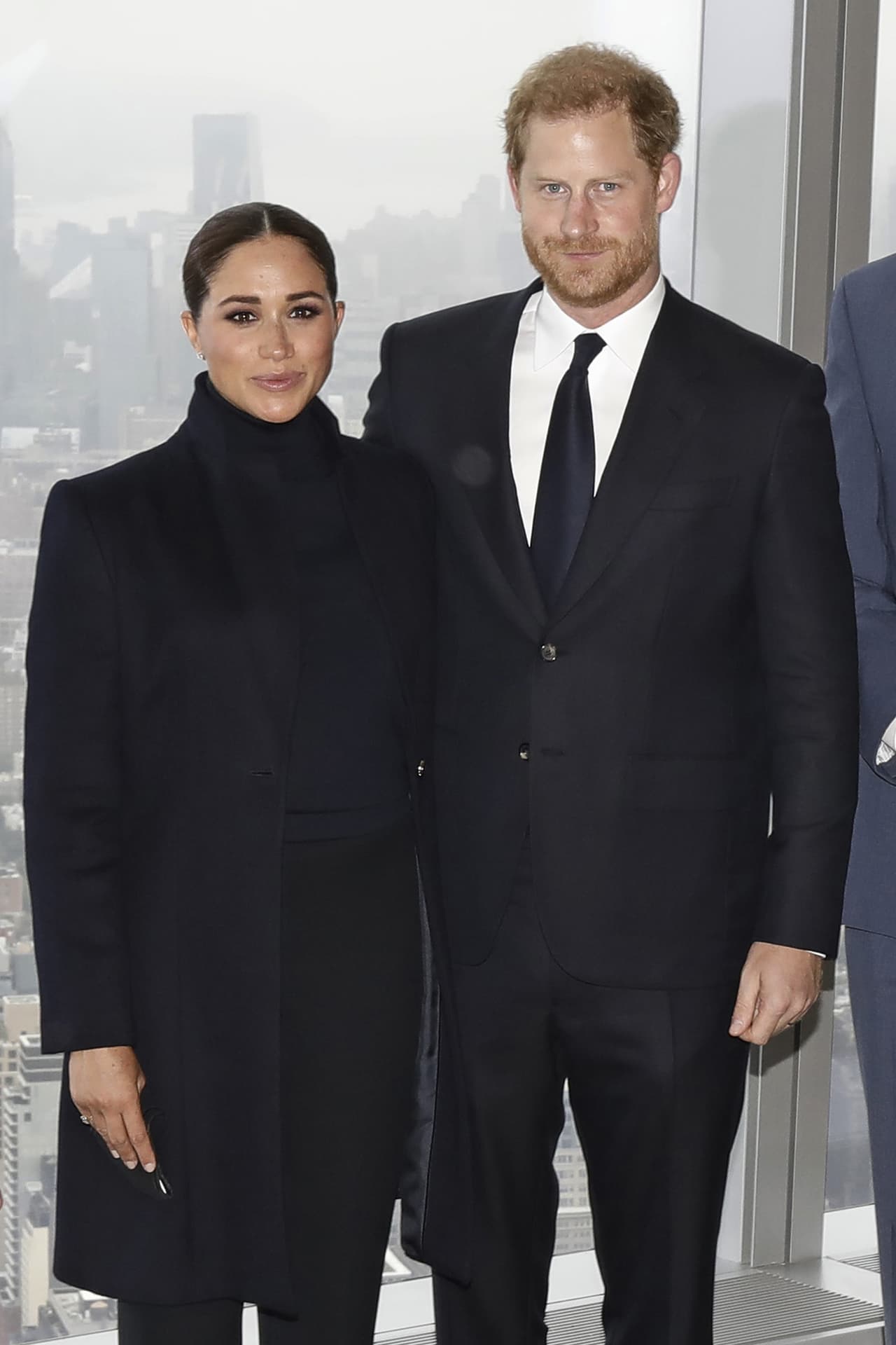 El medio británico puntualiza que los duques de Sussex habrían señalado que las princesas Beatriz y Eugenia tienen el estatus de Su Alteza Real, aunque no son miembros de la realeza. 
<br>