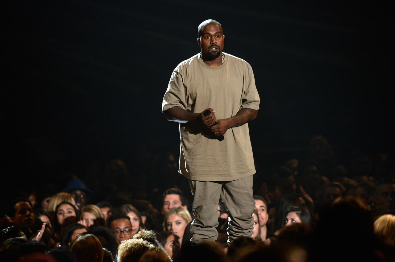 En los Premios MTV a los Videos Musicale de 2015, Kanye sorprendió a todos cuando 
<a href="http://www.univision.com/musica/mtv-vma/joven-registro-sitio-de-kanye-west-para-presidente-desde-hace-meses">anunció</a> que tenía intenciones de competir en la carrera política para presidente de Estados Unidos en 2020.