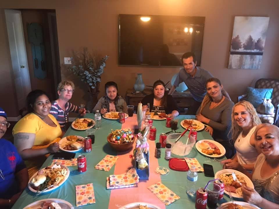 Michael Elizalde Vázquez compartió su mesa junto a todos sus allegados.