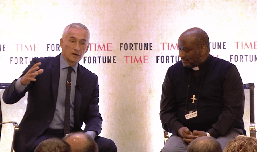 Jorge Ramos entrevista al padre Mussie Zerai.