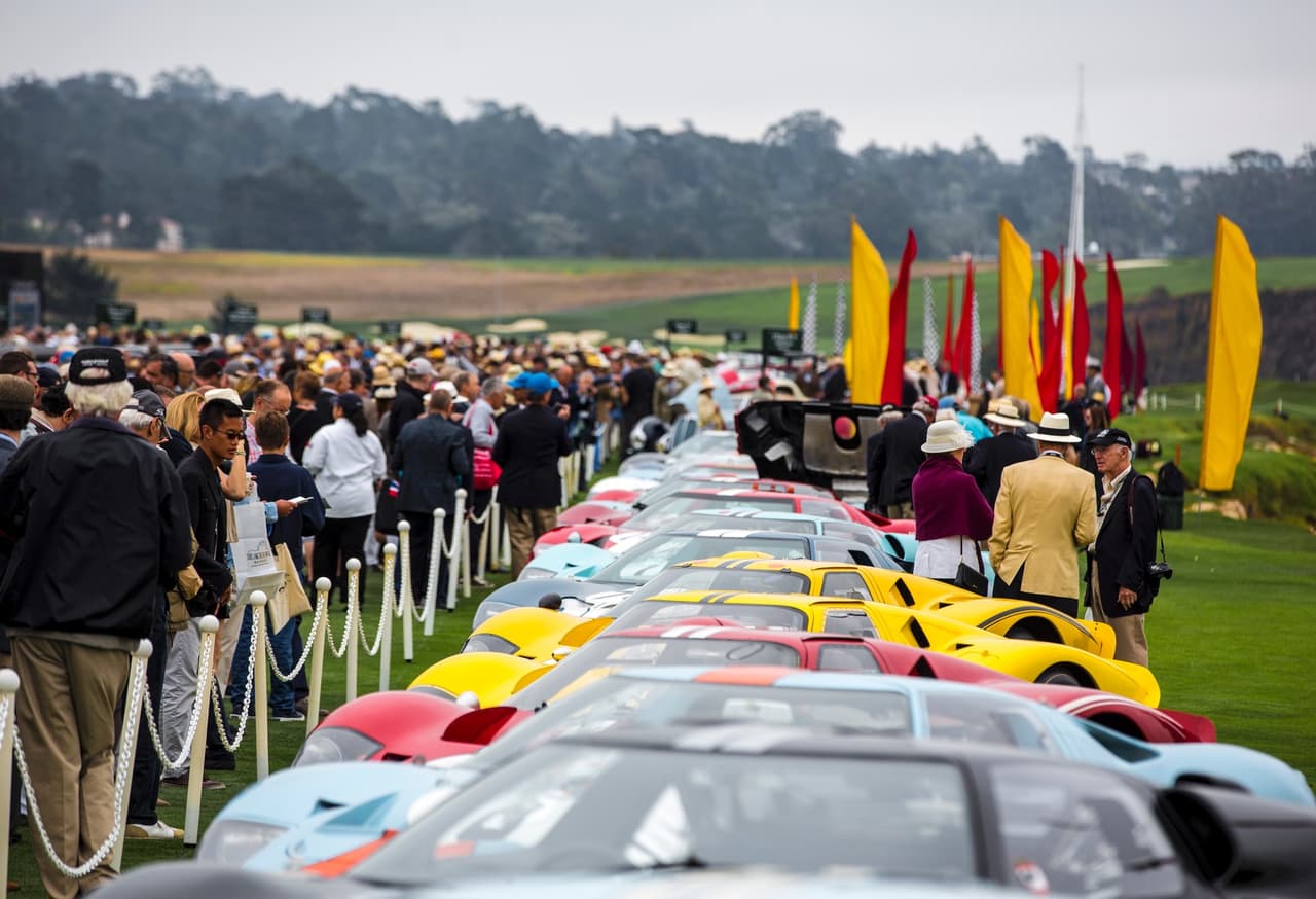 La sección de los 
<b>Ford GT40</b> estuvo este año particularmente bien provista de ejemplares del histórico hiperauto estadounidense. Los 
<b>Ford GT40</b> humillaron a la 
<b>Escudería Ferrari </b>en el circuito de LeMans por cuatro años consecutivos entre 1966 y 1969. 
<b>Henry Ford</b> retiró a sus vehículos de la competencia sin darle a 
<b>Enzo Ferrari</b> la oportunidad de una revancha.