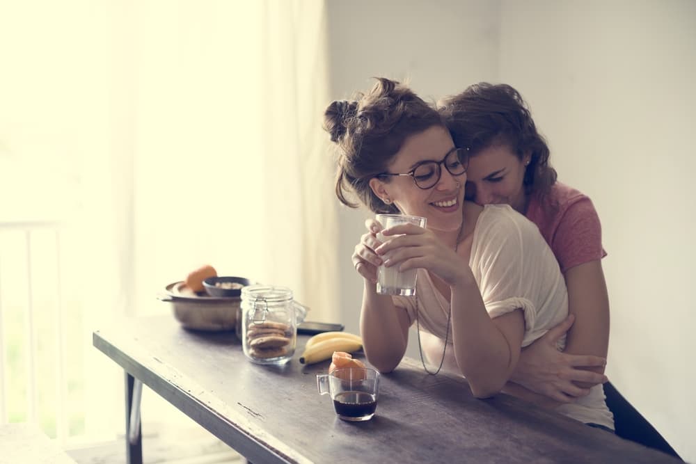 <b>Cáncer</b>
<br>
<b>Noticias largamente esperadas</b>
<br>Te agradarán mucho las noticias que vas a recibir de alguien ausente que hasta cierta medida está involucrado emocionalmente contigo y representa alguien importante dentro de tu mundo sentimental. Un miembro de tu familia te sorprenderá con un regalo que te alegrará mucho por el significado que tiene, y el motivo de su gesto. Tiempo de recopilación emocional.