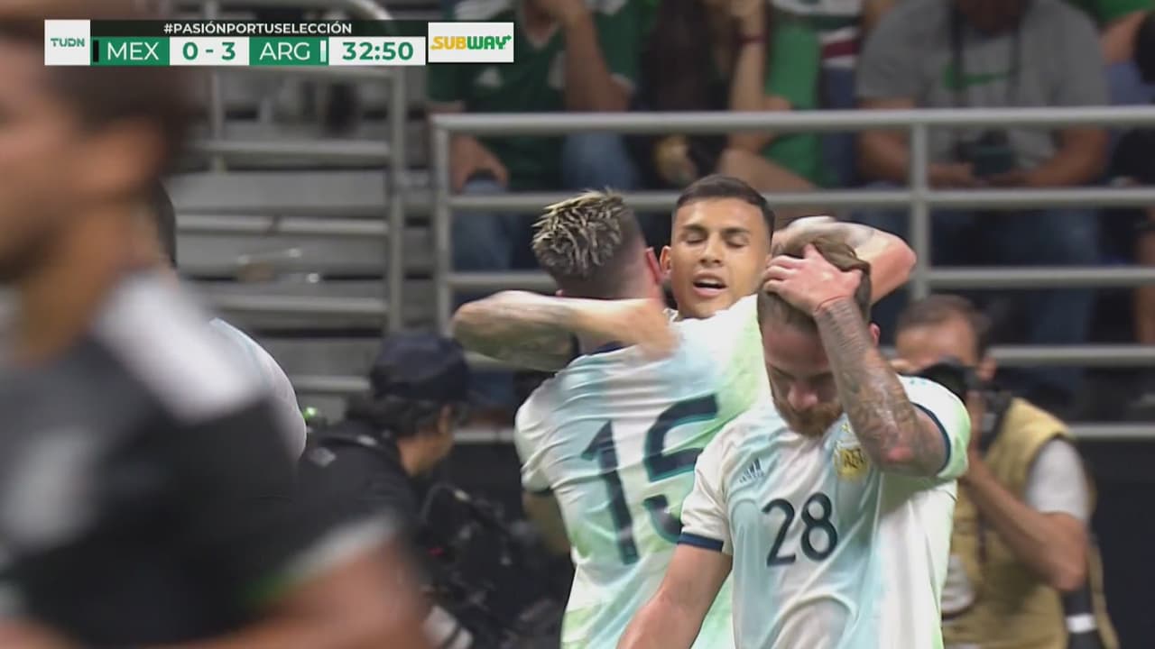 ¡Salcedo jugando ‘voleibol’! Así fue la mano clara de Carlos y el tercer gol de Argentina