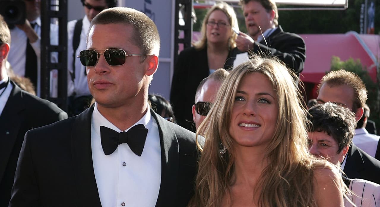 <b>Jennifer Aniston </b>y
<b> Brad Pitt</b> se casaron en 2000, pero se separaron en 2005. Fue un inmenso escándalo que terminó con el inicio de la relación de Pitt con Angelina Jolie.