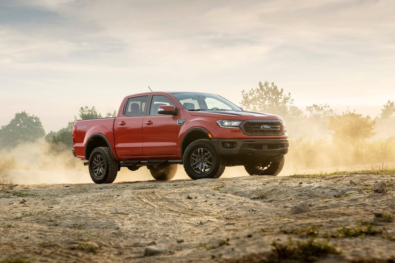 <h3 class="cms-H3-H3"><b>Pickup mediana - Ford Ranger 2021</b></h3>
<br>
<br>
<b>Versión más eficiente: </b>4 cilindros en línea de 2.3 litros, transmisión automática de 10 velocidades, RWD
<br>
<br>
<b>Economía de combustible:</b> 23 mpg combinado (21 mpg en ciudad / 26 mpg en carretera)
<br>
<br>
<b>Precio inicial: </b>25,605 dólares
<br>
<br>
<b>Capacidad de remolque: </b>7,500 libras
<br>
<br>
<b>Capacidad de carga útil:</b> 1,860 libras