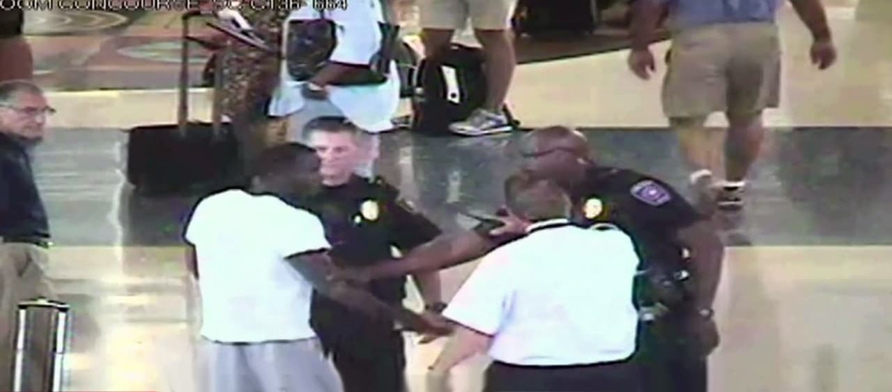 Damarias Cockerham de 25 años de edad, dijo a las autoridades que se metió porque quería evitar que su novia viajara a Guatemala donde sospechaba que se vería con otro hombre