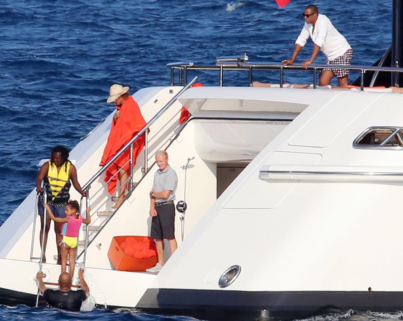 Jay-Z viéndolas desde arriba.