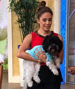El hermoso perrito de raza Havanese es un gran compañero de Karlita y de sus hijas Antonella y Michaela.
<br>