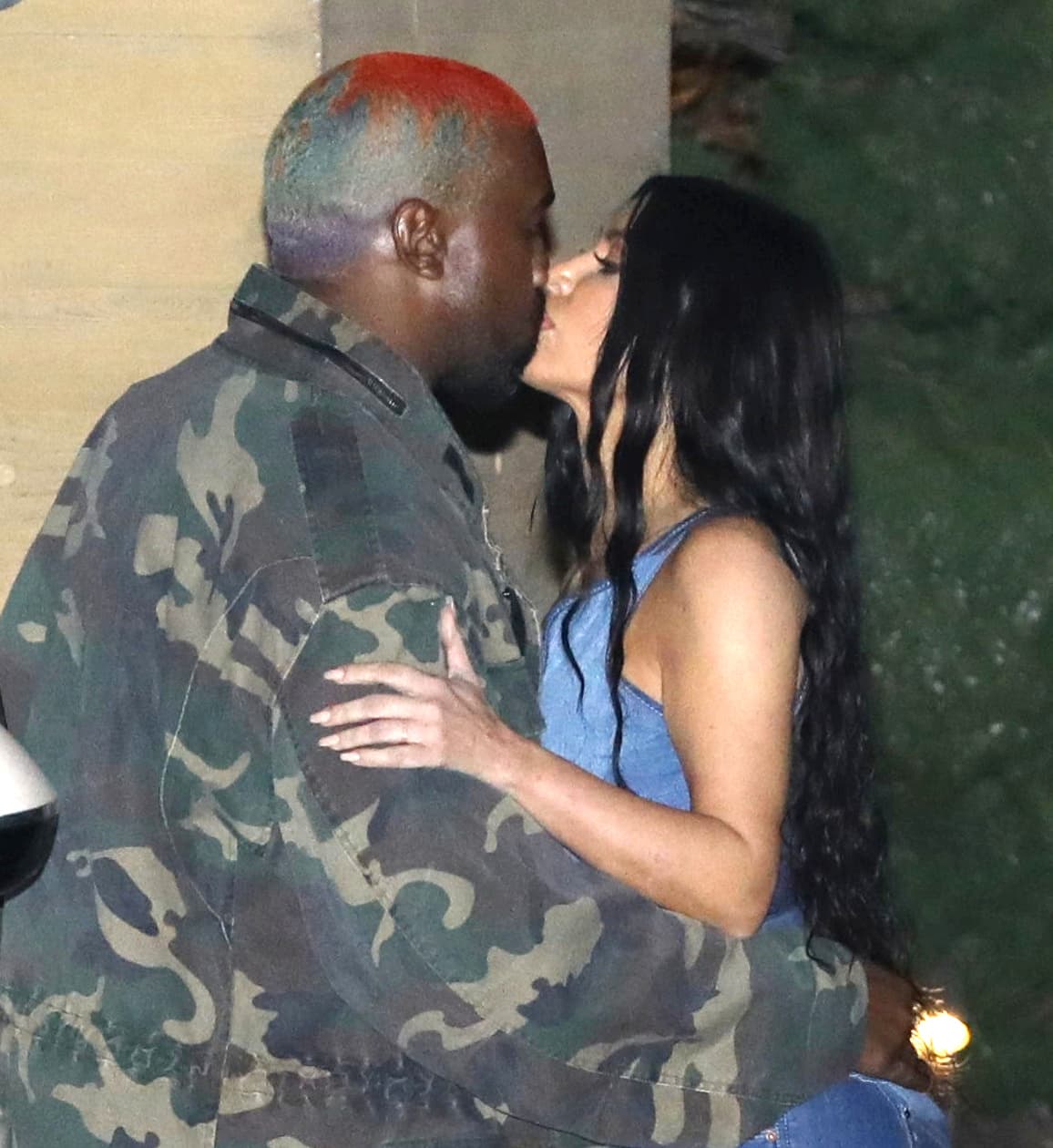 <h3 class="cms-H3-H3">11</h3>
<br>Vogue: ¿Qué es lo que más te enorgullece saber que le enseñaste a Kanye?
<br>Kim:
<b> Le he dado muy buenos consejos sobre finanzas</b>, especialmente cuando se trata de ahorrar.
<br>Kanye: Tú me has dado algunos consejos, pero no los sigo.