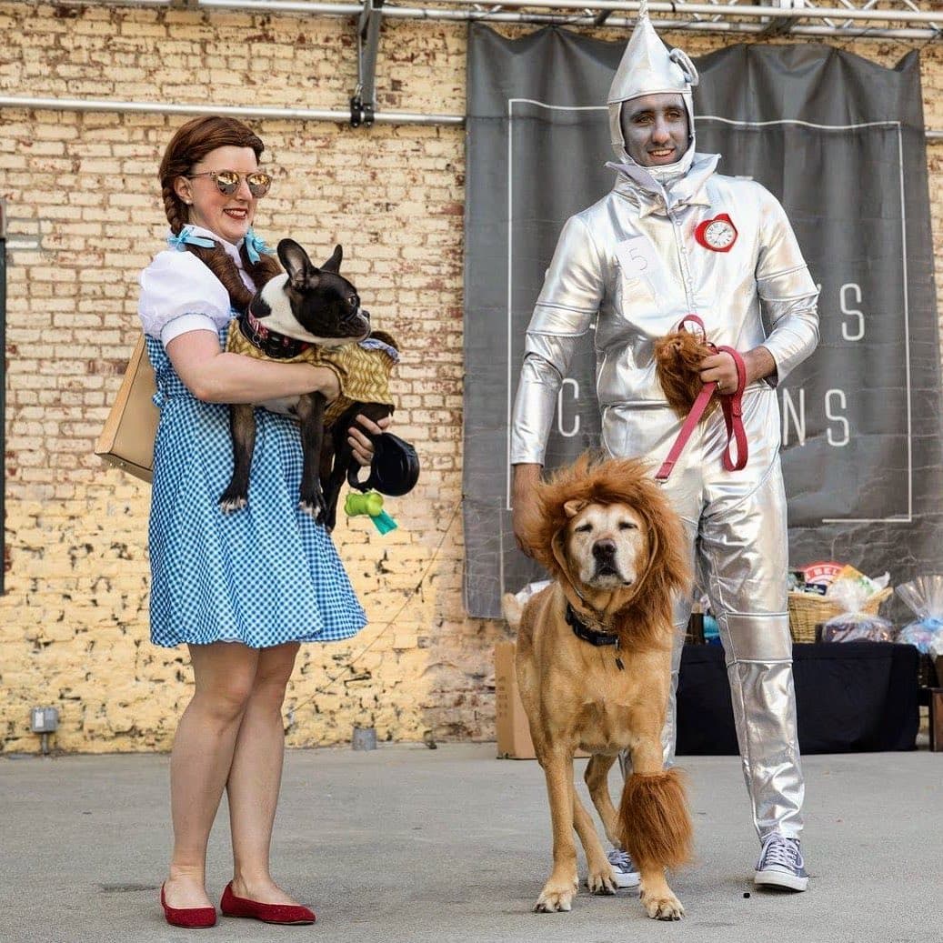 <b><a href="https://www.streettails.org/hound-o-ween">Hound-O-Ween Fall Festival in Northern Liberties (29 de octubre)</a></b>. Participa de este concurso anual de disfraces caninos. Mientras los cachorros se pavonean por North 2nd Street, podrás disfruta de melodías en vivo, un ambiente festivo y comida y bebida a la venta.
