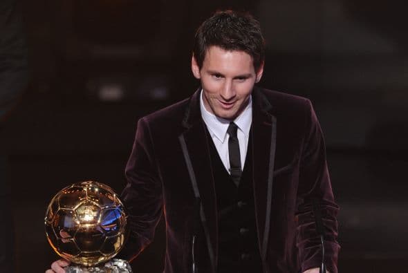 Los grandes logros en el 2011 con el Barcelona ayudarían a Messi a conseguir su tercer Balón de Oro en su carrera, premio justo y merecido tras la gran temporada.