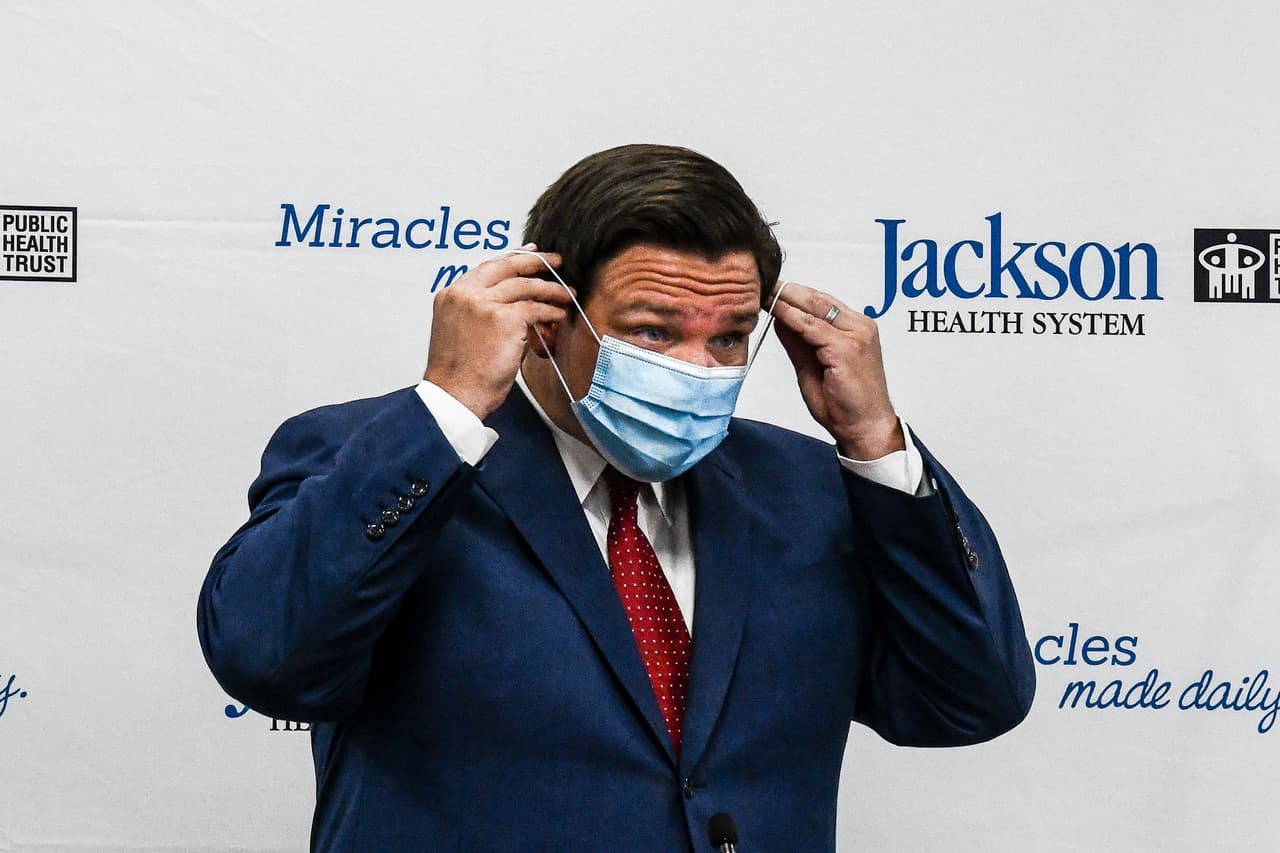 Actualmente en el estado de Florida por orden del gobernador Ron DeSantis, se vacuna a las personas mayores de 65 años.