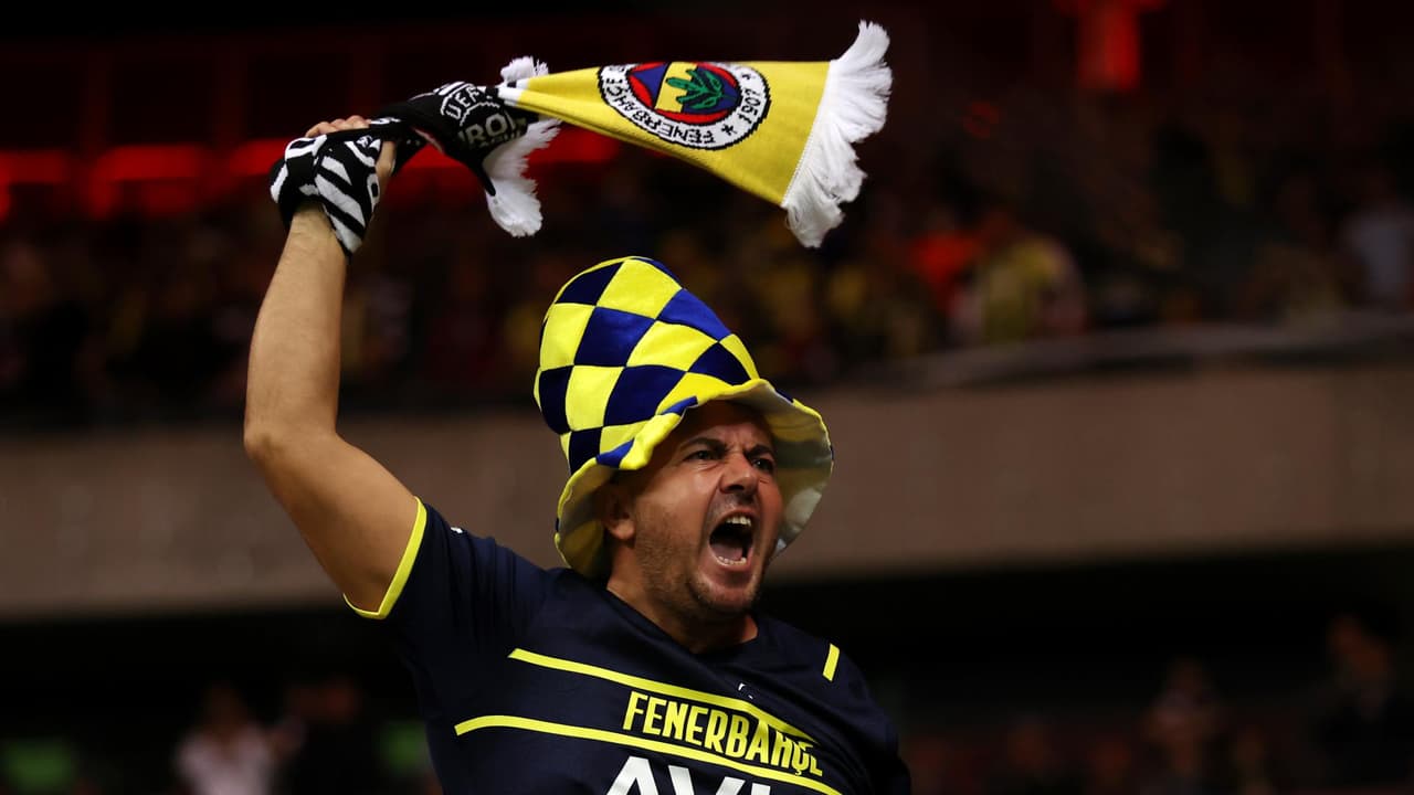 Fenerbahçe no se disculpará por cánticos en favor de Vladimir Putin