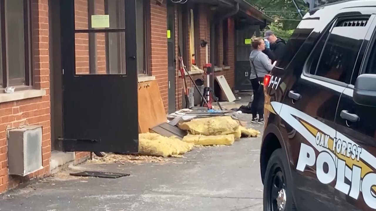 Explosión en apartamento de Oak Forest deja dos personas heridas