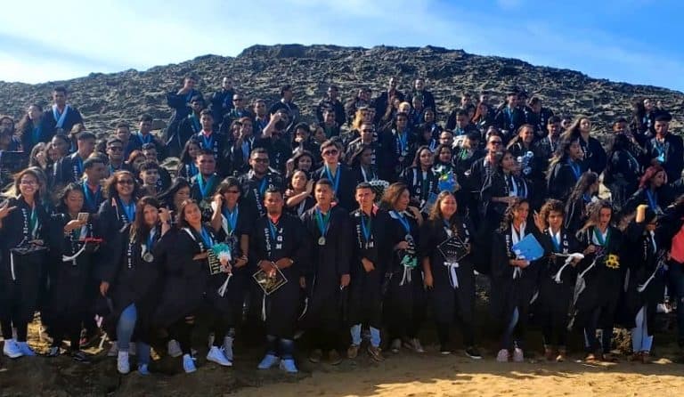 Celebran por primera vez graduación en la playa Puerto Nuevo de Vega Baja
