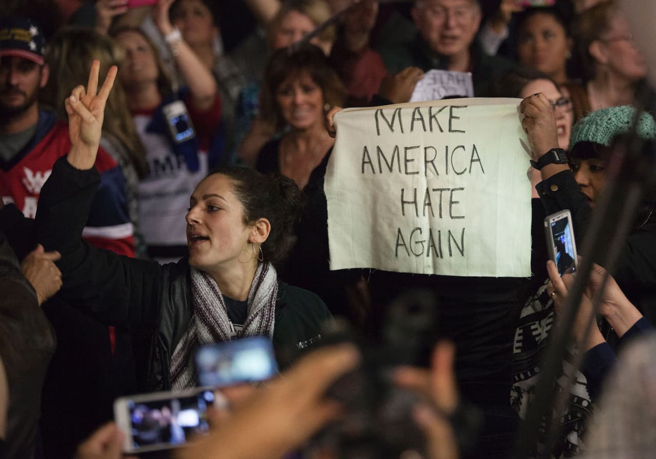 También en Fort Worth se dieron cita los votantes que están en contra del magnate republicano. (Foto por Laura Buckman, AFP).