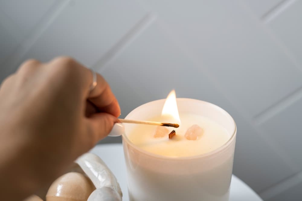 <h3 class="cms-H3-H3">Cómo encenderlas</h3>
<br>Un punto importantísimo, es que las velas deben prenderse con fósforos de madera, no con otra cosa más. 
<br>