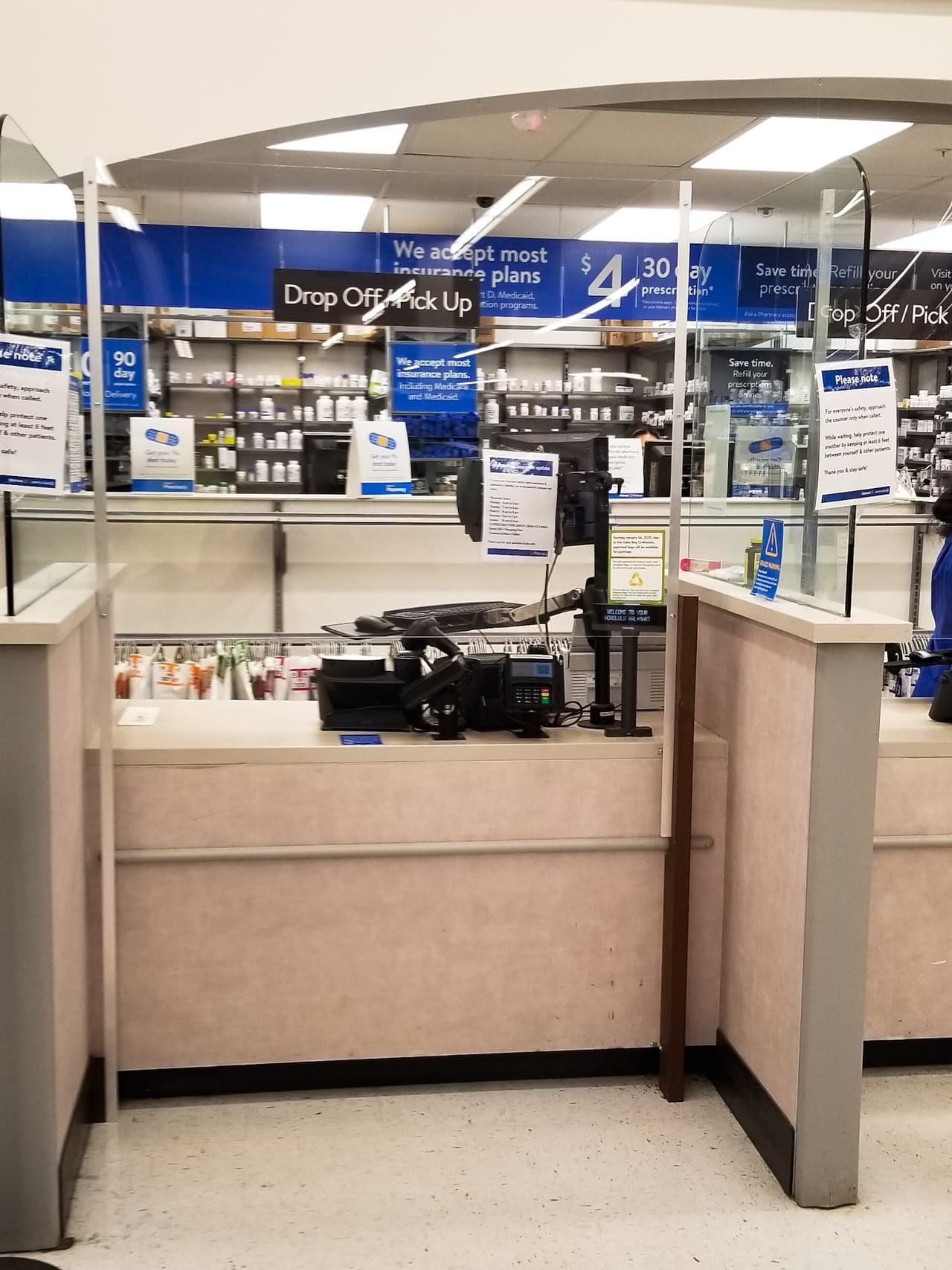 Han activado una aplicación de voz que se llama Ask Sam que los empleados pueden usar para solicitar guías de limpieza para cualquier área de la tienda.