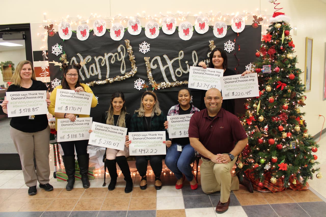 Maestros del condado de Dallas reciben regalo inesperado