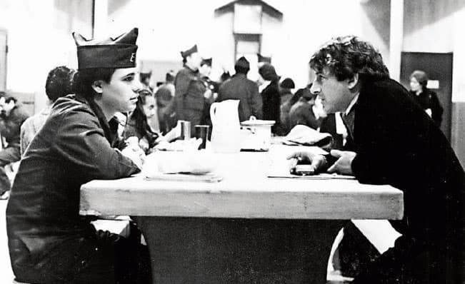 En el mundo de la farándula han habido varios casos de celebridades que pisaron la cárcel, tal fue el caso de Alberto Aguilera Valadez mejor conocido como Juan Gabriel, quien fue a prisión en 1969, en el famoso Palacio de Lecumberri de la Ciudad de México, acusado de robo.