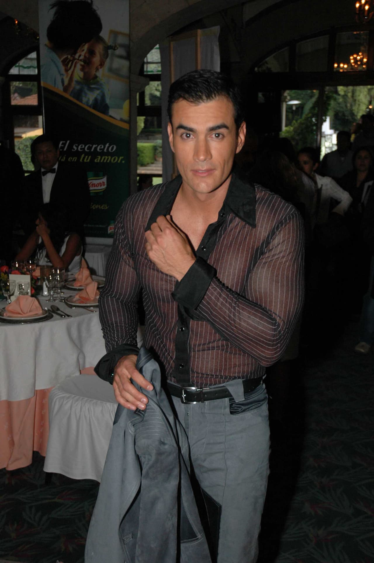 Pero la decisión es sólo tuya, ¿te quedas con 
<b><a href="http://www.univision.com/temas/david-zepeda">David Zepeda</a></b> o con el sensual 'Ryan Cabrera'?