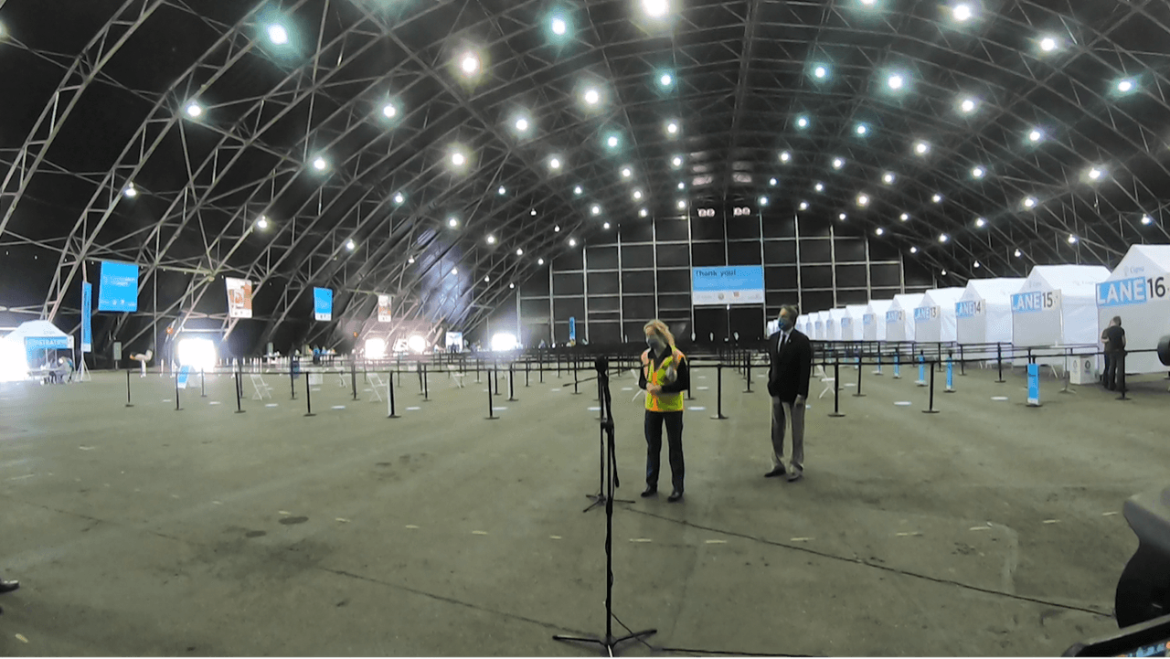 Así luce el nuevo sitio de vacunación en Westworld de Scottsdale donde se darán aproximadamente 5,000 vacunas por día. El mismo operará de 7AM – 5PM. 
<br>