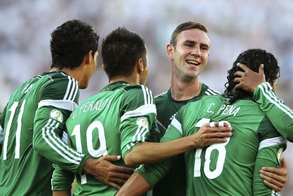 Su primera convocatoria con la Selección Nacional Mexicana se dio en la Copa Oro del 2013, lamentablemente en ese torneo El Tri solamente llegó a semifinales donde perdió con su similar de Panamá. Layún debutó en el certamen con un triunfo de 2 a 0 frente a Canadá.