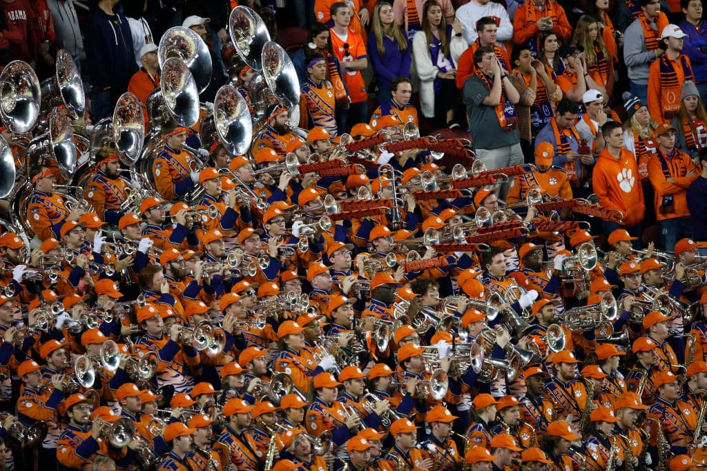 Y del otro lado, todo era una romería. Un festejo a pierna suelta en el sector de los campeones de la ACC. La marching band de los Clemson Tigers sonaba a todo lo que daba.