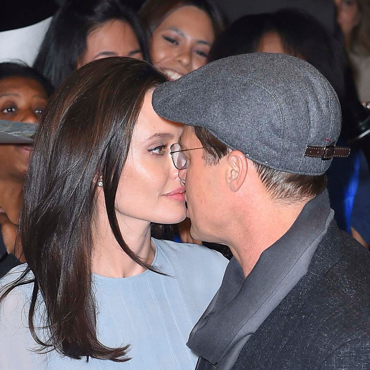 Los actores se conocieron durante la grabación de la cinta 'Mr. & Mrs. Smith' en 2004. Hicieron tan linda pareja que de inmediato corrieron rumores de un amorío entre los colegas.