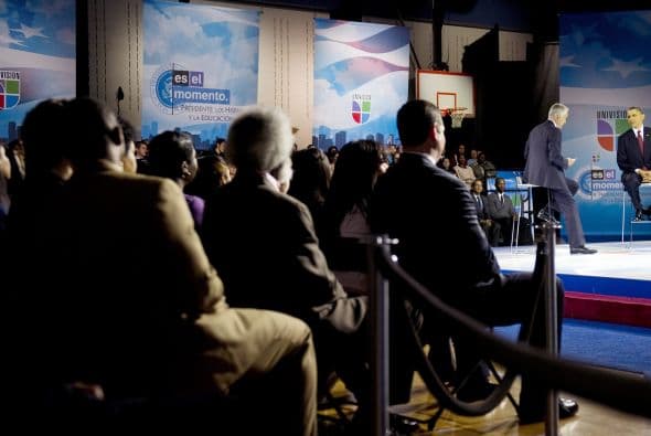 Cleotilde Galvez, hondureña de 56 años y madre de Brayan, dijo tras presenciar el diálogo con Obama que "escuchamos muchas promesas y esperamos que cumpla algunas, especialmente sobre educación e inmigración, ahora que hay tantas deportaciones y familias divididas".