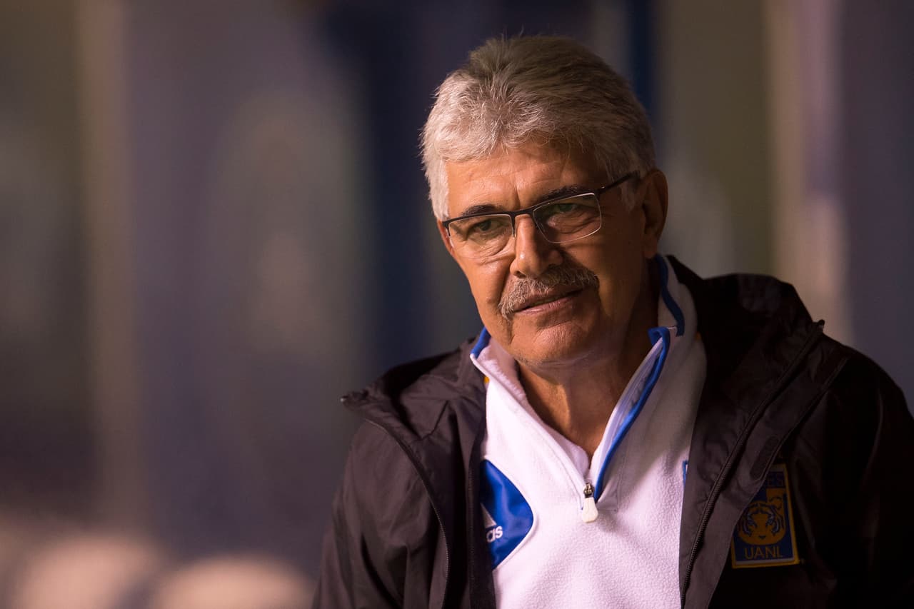 Y del otro lado, Ricardo Ferretti quiere que su leyenda siga creciendo.