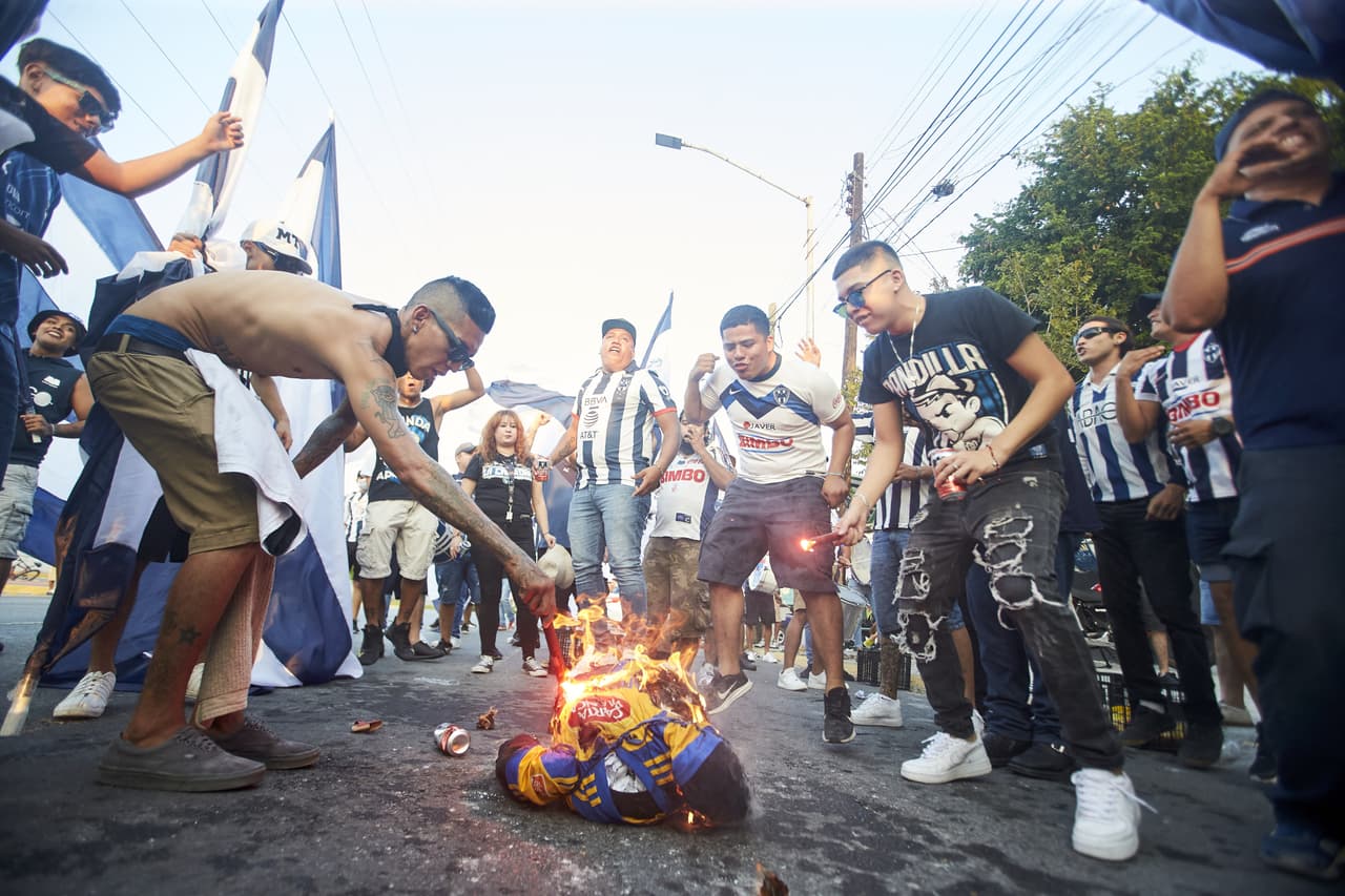 Carnaval y caravanas no faltaron previo al duelo contra los Tigres de la UANL correspondiente al Guard1anes 2020.