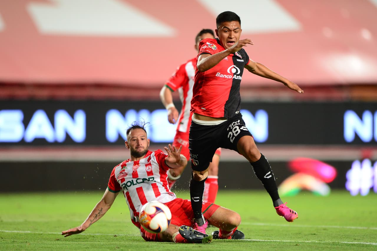 Atlas no se toca el corazón y golean 1-5 a un débil Necaxa. Los Zorros toman el quinto de lugar de manera momentánea y Necaxa volverá a dormir en la última plaza del torneo.