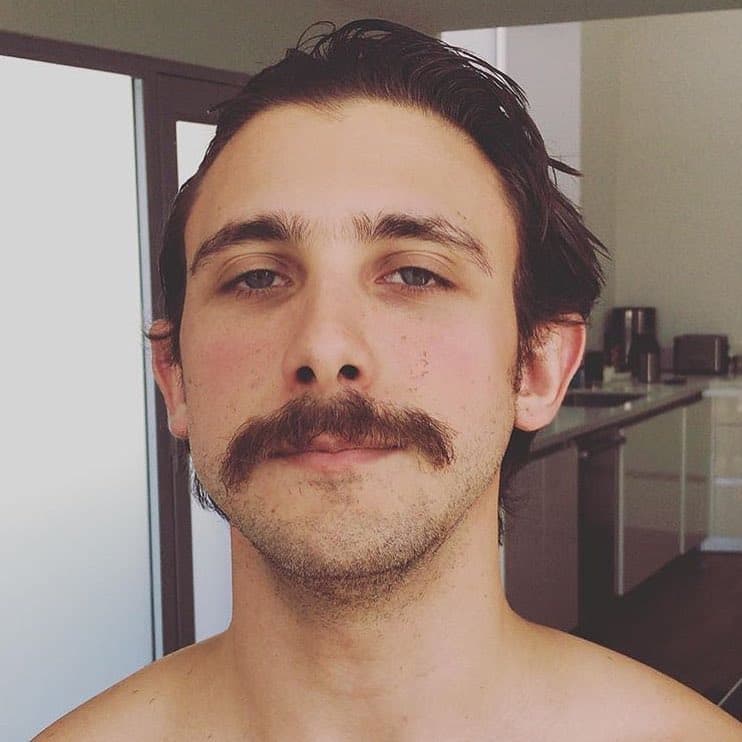 "Tenía una relación muy fuerte con mi familia, con mi mamá. Lo sentimos mucho, con el mismo amor que nos dieron a nosotros cuando paso lo de mi mamá, pero igual es algo que siento que se debe de quedar en privado con su familia, solo para que sepa que cuenta con todo nuestro apoyo", dijo el actor para Ventaneando.